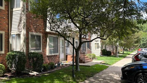 27594 Harrison Woods Ln, Harrison Township, MI, 48045-3542 | Card Image
