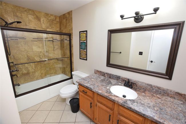 Primary Bathroom | Image 7