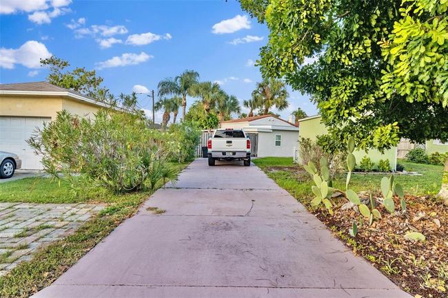 Side yard | Image 38