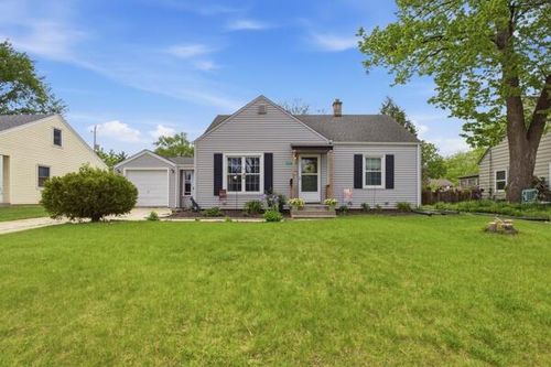 W164N8451 Hiawatha Ave, Menomonee Falls, WI, 53051-3027 | Card Image