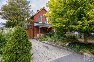 541 Mcleod St, House other with 3 bedrooms, 2 bathrooms and 2 parking in Ottawa ON | Image 1