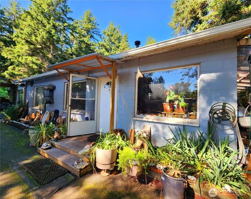 469 Julius Dr, Point Roberts, WA, 98281-9016 | Card Image