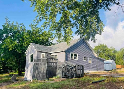 525 W 8th St, Chapman, KS, 67431-8943 | Card Image