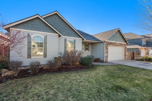 1664 Nw Teakwood Lane, Redmond, OR, 97756 | Card Image