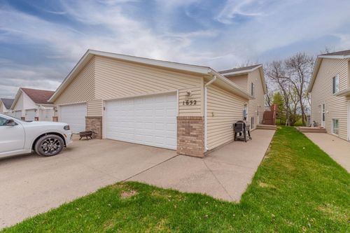 1652 10th St W, West Fargo, ND, 58078-3242 | Card Image