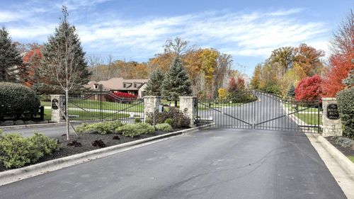 1551 Riverwood Ln, Powell, OH, 43065-6103 | Card Image