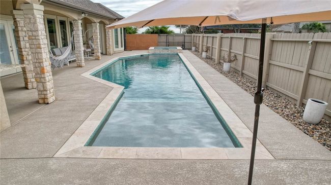 Step into the two level pool. | Image 34