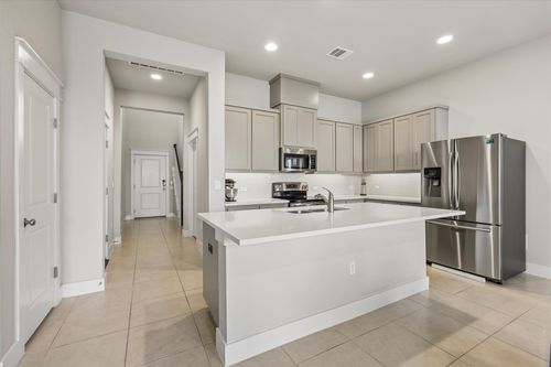 38-13001 Hymeadow Dr, Austin, TX, 78729-1778 | Card Image