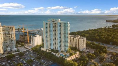 1606 - 2475 Brickell Ave, Condo with 2 bedrooms, 2 bathrooms and null parking in Miami FL | Image 2