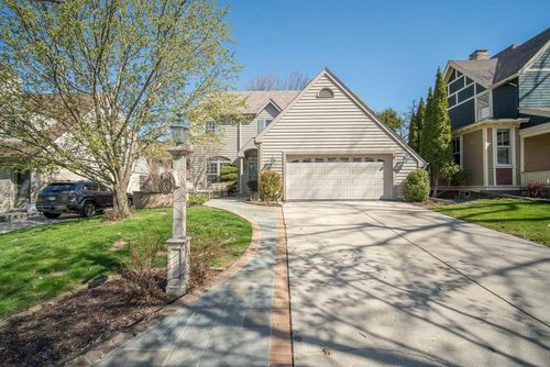 824 E Glen Avenue, Whitefish Bay, WI, 53217 | Card Image