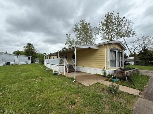 200 Driftwood Dr Se, New Philadelphia, OH, 44663-3157 | Card Image