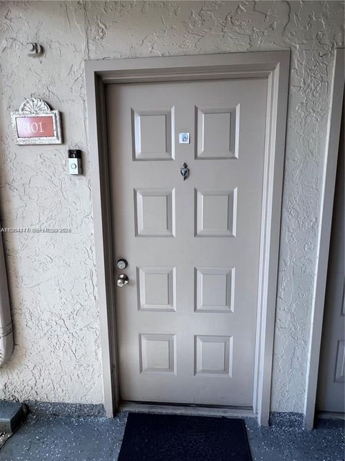 apt-101-8225 Lake Dr, Doral, FL, 33166-7791 | Card Image