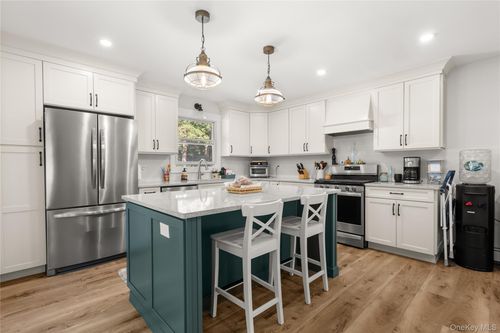 10 White Ave, Saint James, NY, 11780-3126 | Card Image