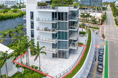 204 - 801 S Pointe Dr, Condo with 2 bedrooms, 2 bathrooms and null parking in Miami Beach FL | Image 3