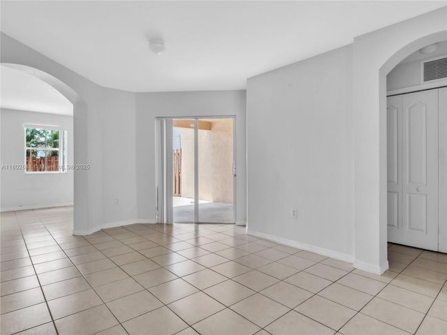 16628 Sw 47 Th Ter, Townhouse with 3 bedrooms, 3 bathrooms and null parking in Miami FL | Image 7