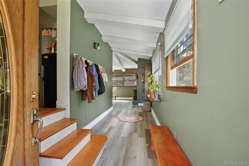 515 Walnut St, Hurley, NY, 12443-5717 | Card Image