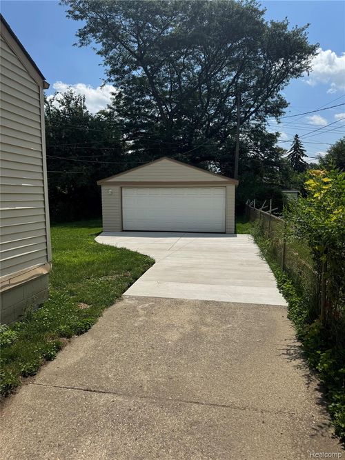 26035 Southwestern Hwy, Redford, MI, 48239-2560 | Card Image