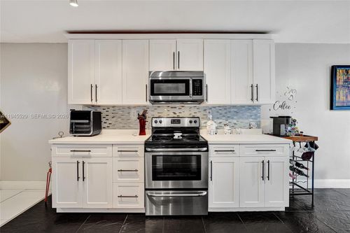 4e-3301 Raleigh St, Hollywood, FL, 33021-3135 | Card Image