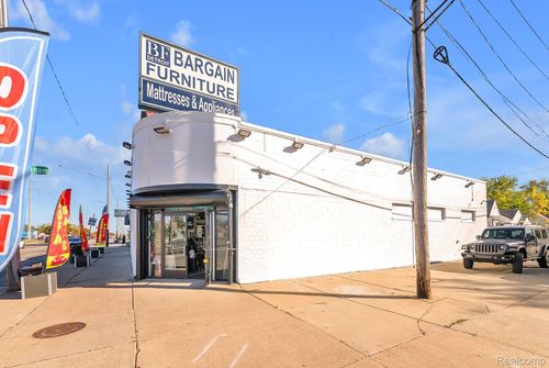 12700 E 8 Mile Rd, Detroit, MI, 48205-1013 | Card Image