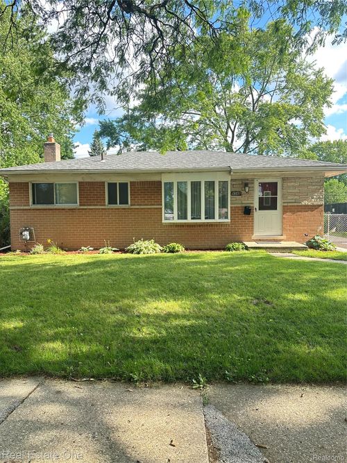4348 Martin Rd, Warren, MI, 48092-2571 | Card Image