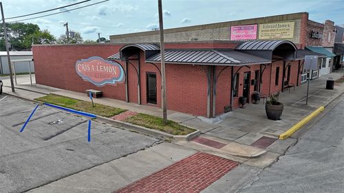 201 Clay St, Nocona, TX, 76255-2103 | Card Image