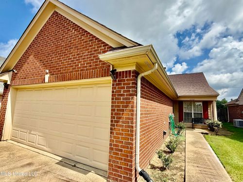 1552 Central Trails Dr, Southaven, MS, 38671-6371 | Card Image