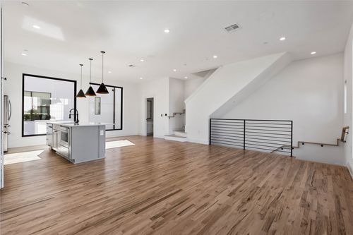 101-2107 N Garrett Ave, Dallas, TX, 75206-7031 | Card Image