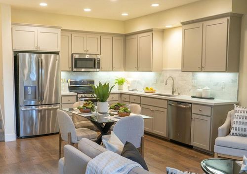 174 Tilton Ave, San Mateo, CA, 94401-2811 | Card Image