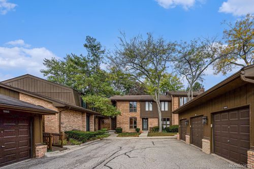 1090 Greenhills Dr, Ann Arbor, MI, 48105-2722 | Card Image