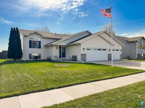1812 S Monticello Ave, Sioux Falls, SD, 57106-5122 | Card Image
