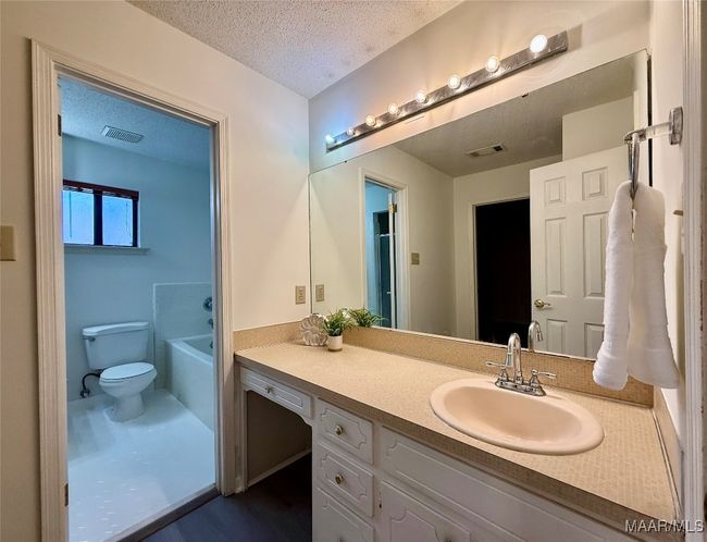 2nd vanity in primary bathroom | Image 28