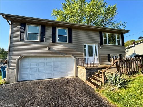663 Meadowland Dr, Hubbard, OH, 44425-2614 | Card Image