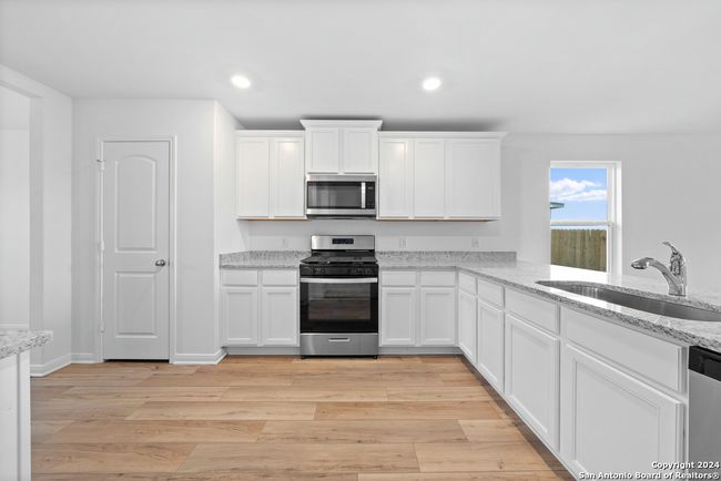10946 Lafayette Loop, House other with 3 bedrooms, 2 bathrooms and null parking in Converse TX | Image 7