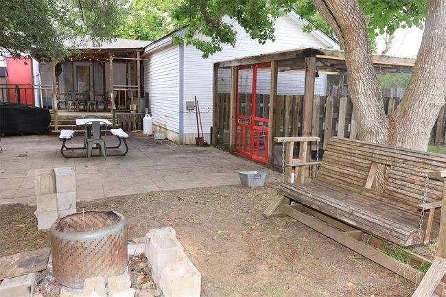 10366 County Road 909, House other with 3 bedrooms, 2 bathrooms and null parking in Alvin TX | Image 5