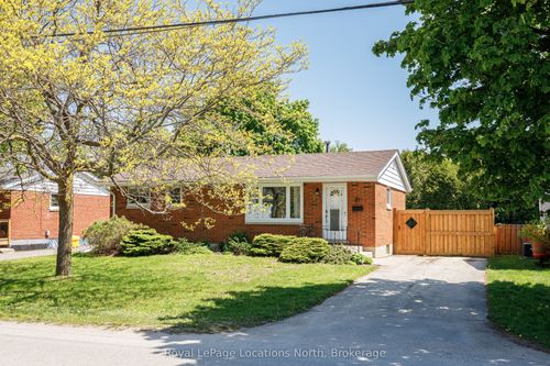 81 Peel St, Collingwood, ON, L9Y3V5 | Card Image