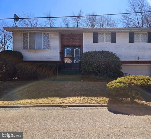 38 Park St, West Hazleton, PA, 18202-1108 | Card Image