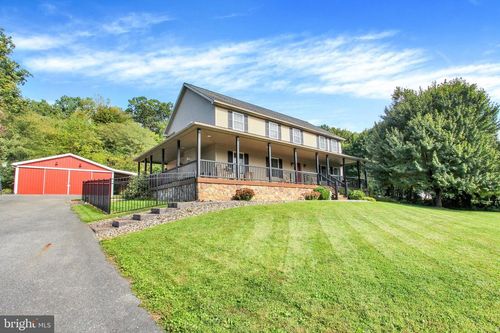 1147 Lake Rd, SPRING GROVE, PA, 17362-8812 | Card Image