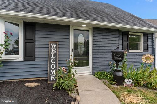 14 Iris Rd, LEVITTOWN, PA, 19057-2724 | Card Image