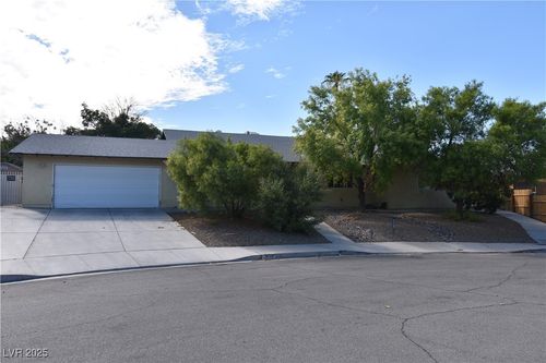 3633 Monte Verde St, Las Vegas, NV, 89121-3527 | Card Image