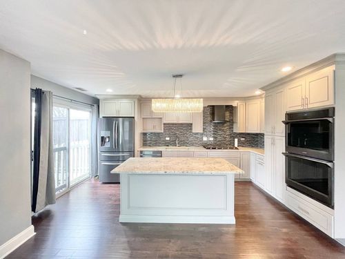 452-452 Gloria Ln, Oswego, IL, 60543-8485 | Card Image