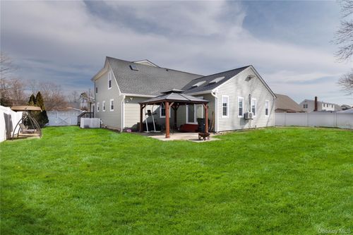 436 Raft Ave, Holbrook, NY, 11741-5912 | Card Image