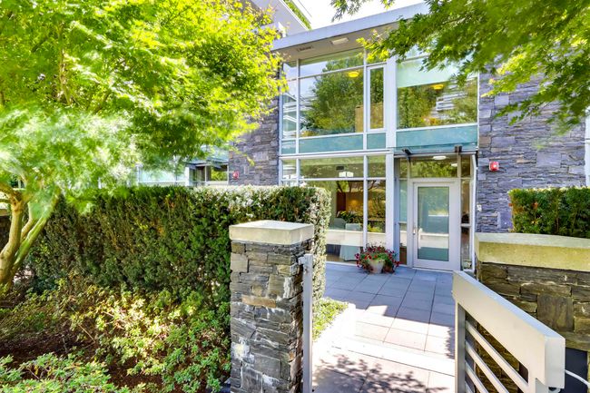 880 Arthur Erickson Place, Townhouse with 2 bedrooms, 2 bathrooms and 2 parking in West Vancouver BC | Image 1