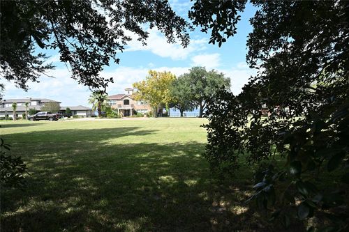 00 W Shore Dr, Willis, TX, 77318 | Card Image