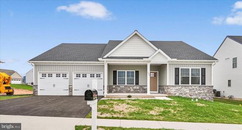 126 N West View Dr, ELIZABETHTOWN, PA, 17022-9236 | Card Image