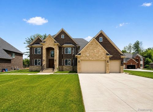 56350 Willow Creek Blvd, Shelby Twp, MI, 48316-1172 | Card Image
