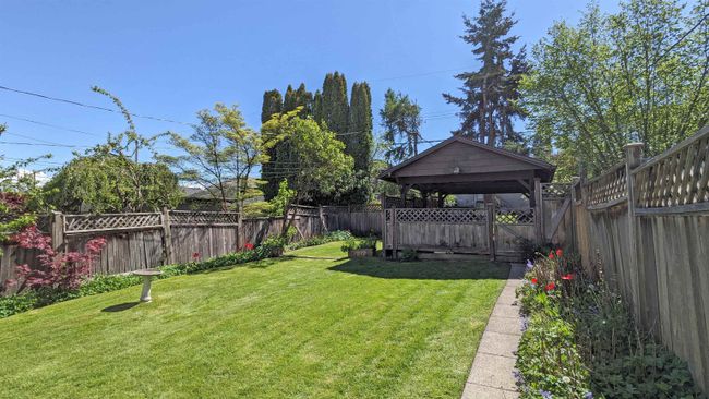 2892 W 24 Th Avenue, House other with 3 bedrooms, 2 bathrooms and 1 parking in Vancouver BC | Image 20