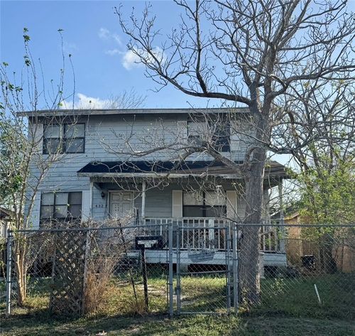 432 W Avenue D, Robstown, TX, 78380-2924 | Card Image