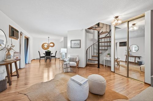 apt-13-2010 Ridge Dr, Saint Louis Park, MN, 55416-1489 | Card Image