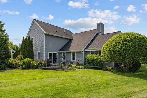 109 Corey Ln, Middletown, RI, 02842-5656 | Card Image