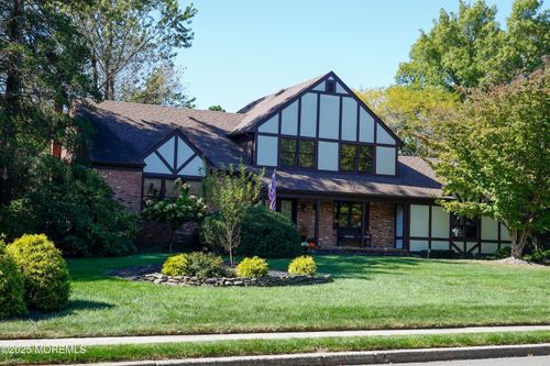 25 Nina Way, Red Bank, NJ, 07701-5223 | Card Image